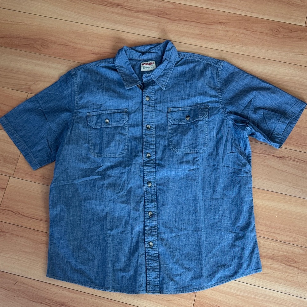 Wrangler Authentic’s Chambray Men’s Button Down Short Sleeve Shirt